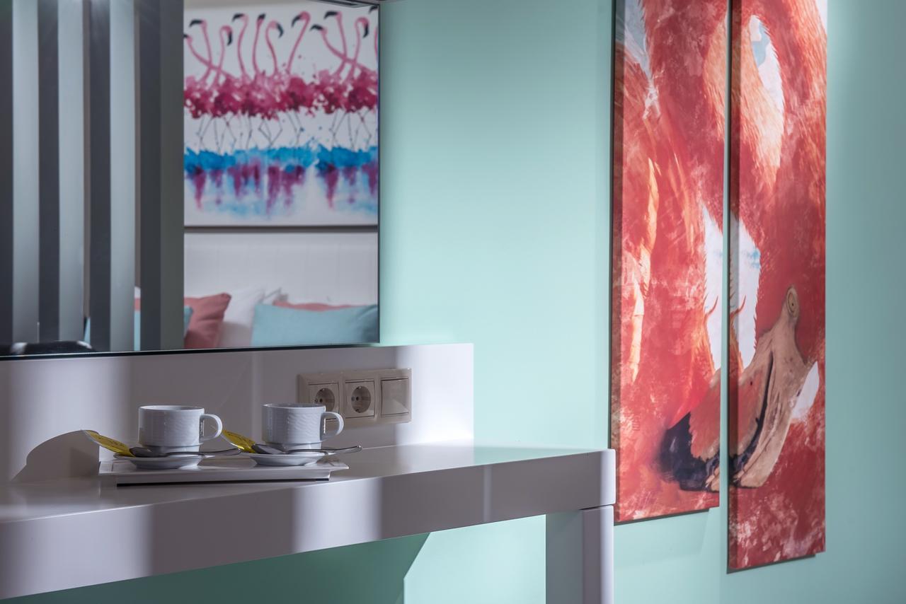 Flamingo Room